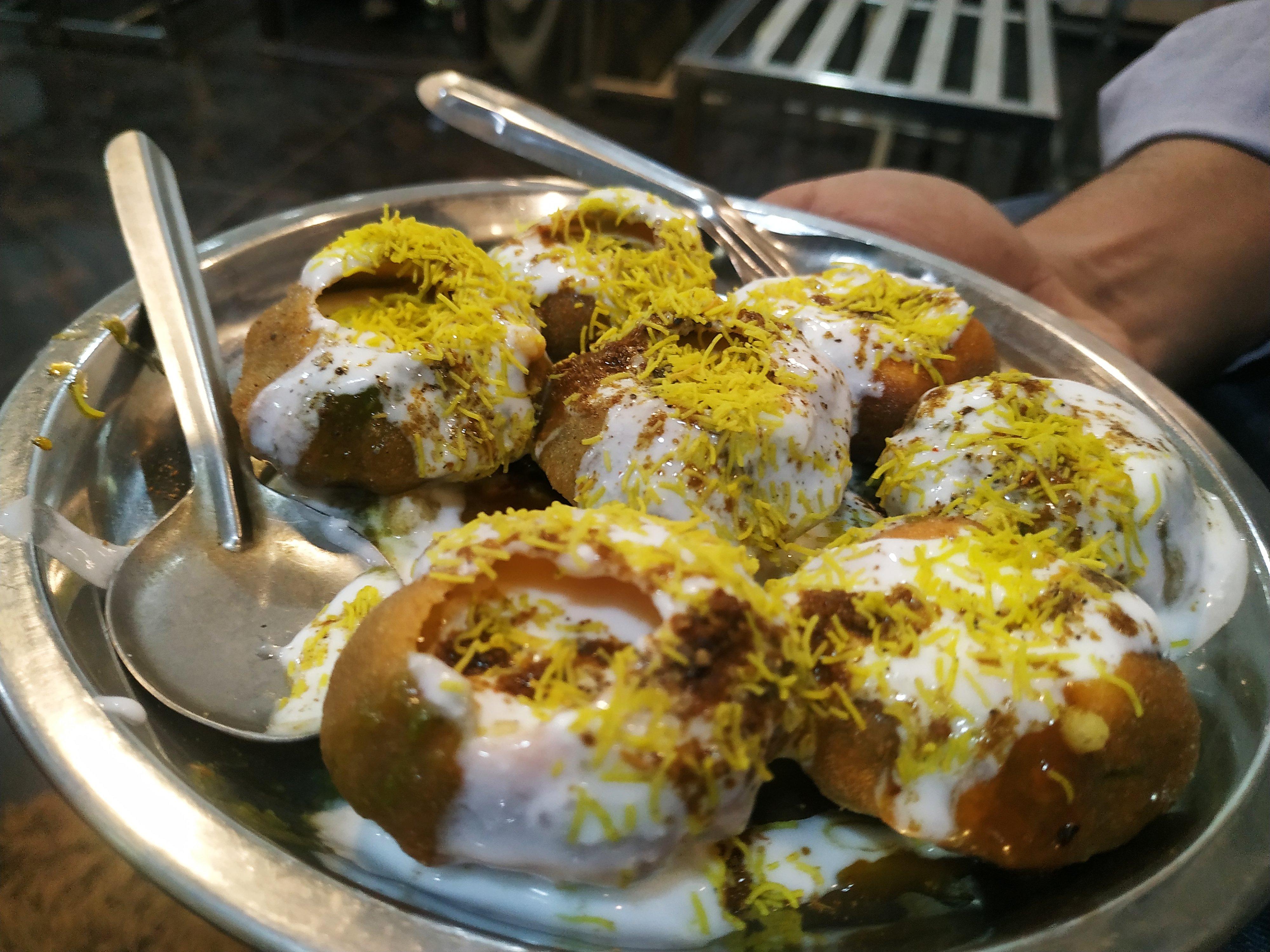 File:Dahi Puri by Jai Ambe Chaat Bhandaar in Bhopal Madhya Pradesh.jpg -  Wikimedia Commons