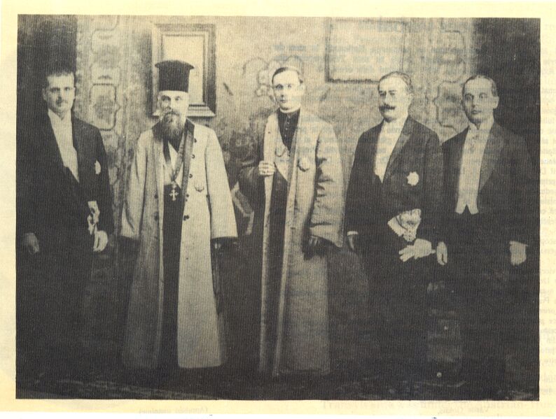 Den transilvanske delegasjonen, Vasile Goldiş, Miron Cristea, Iuliu Hossu, Alexandru Vaida-Voievod og Caius Brediceanu, som brakte til Bucureşti erklæringen om unionen mellom Transilvania og Romania