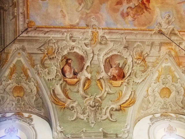 File:Elbigenalb Pfarrkirche Stuckdetail.jpg