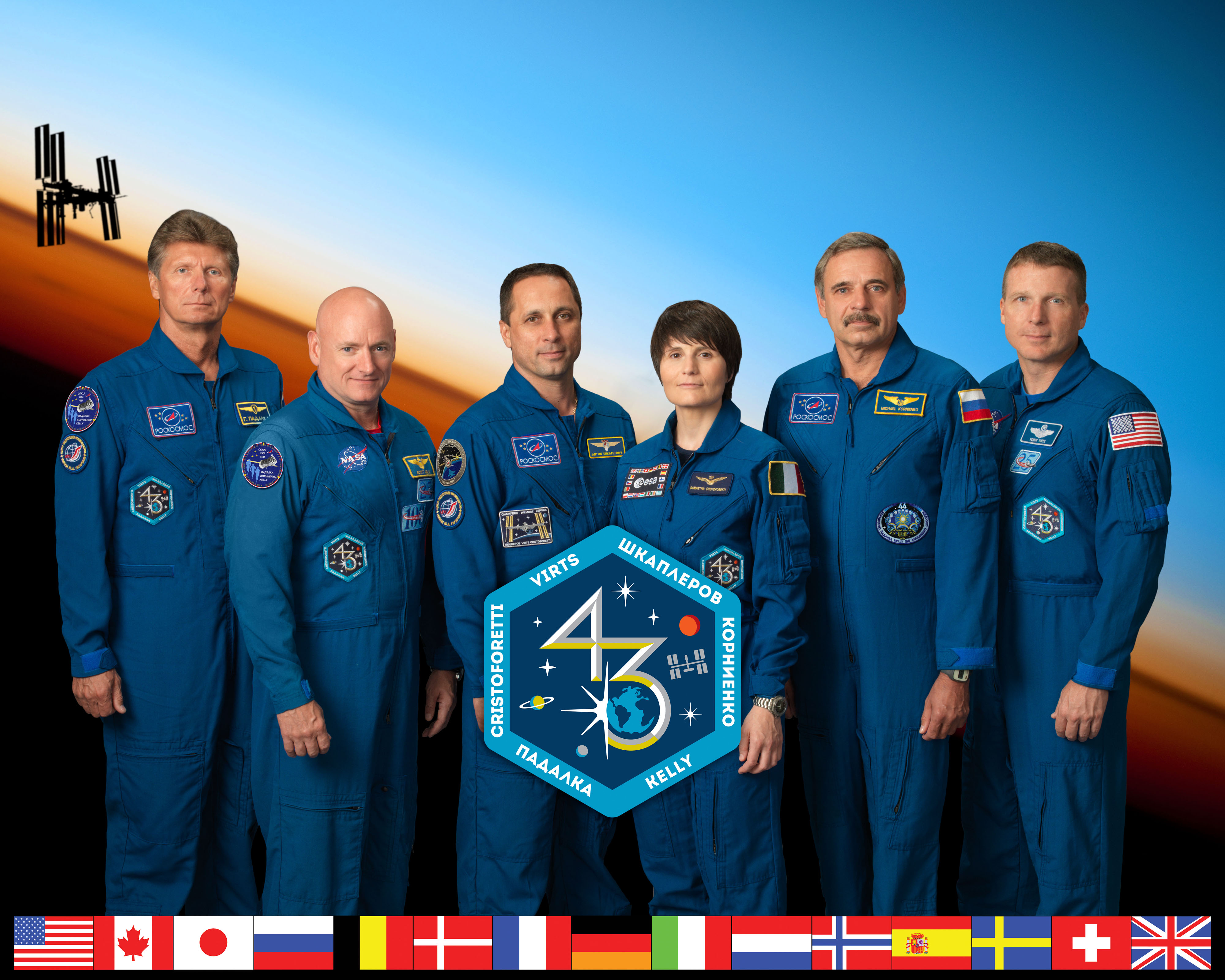 Expedition 46-47 Crew Members Play Chess, jsc2015e106108 (1…