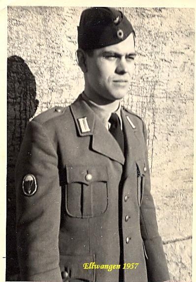 File:Fallschirmjäger in Uniform - Ellwangen 1957.jpg