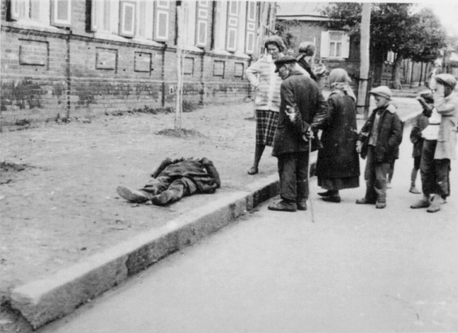 Famine_Kharkov_1933.jpg