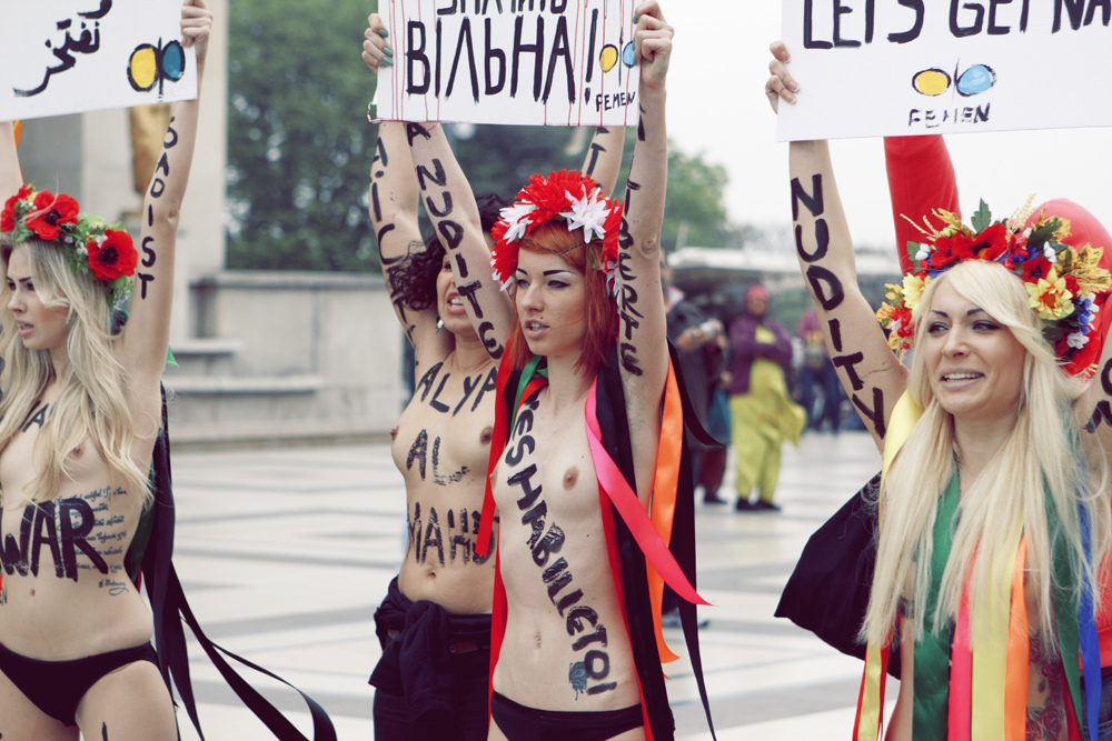 [Image: Femen_(6890661898).jpg]