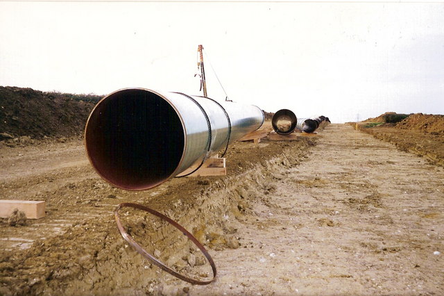 File:Gas Pipeline - geograph.org.uk - 1036695.jpg