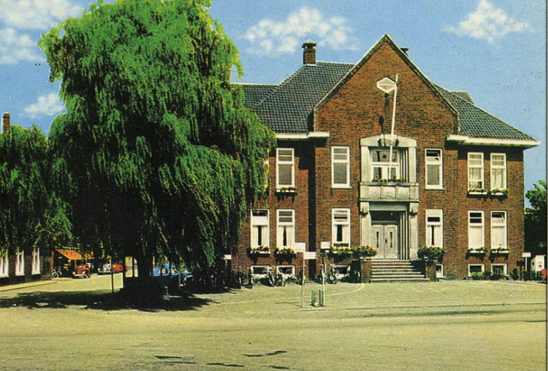 File:Gemeentehuis Wisch te Varsseveld tn.jpg