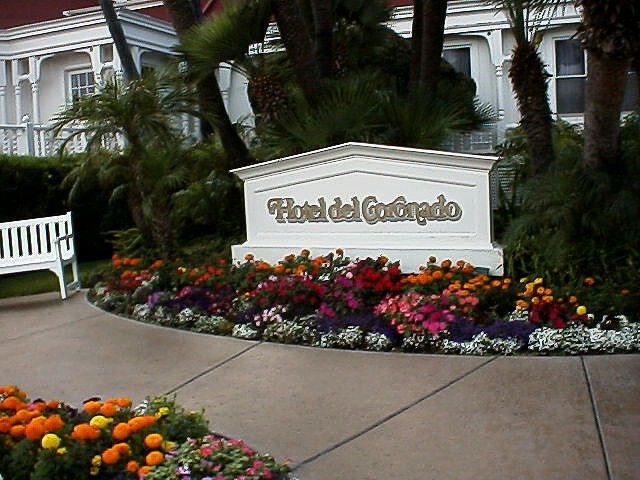 File:Hotel del Coronado 2004 01.jpg