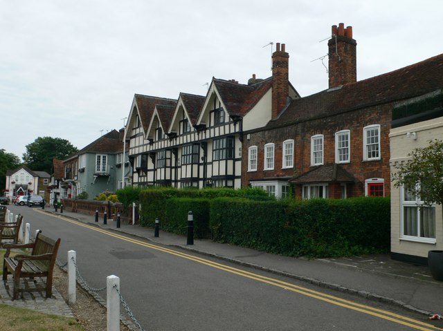 File:Houses facing the village green at Datchet - geograph.org.uk - 5314618.jpg