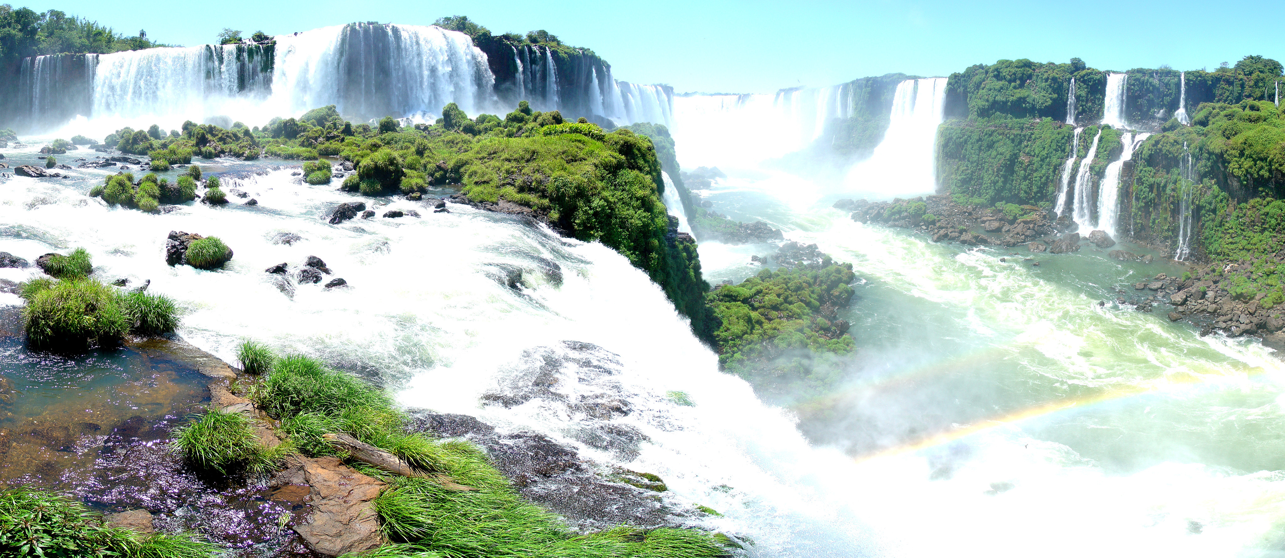 Mesmerizing vistas await you at Foz do Iguaçu