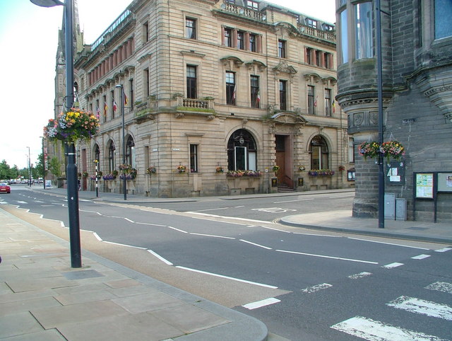 File:Junction of Tay Street and High Street - geograph.org.uk - 526803.jpg