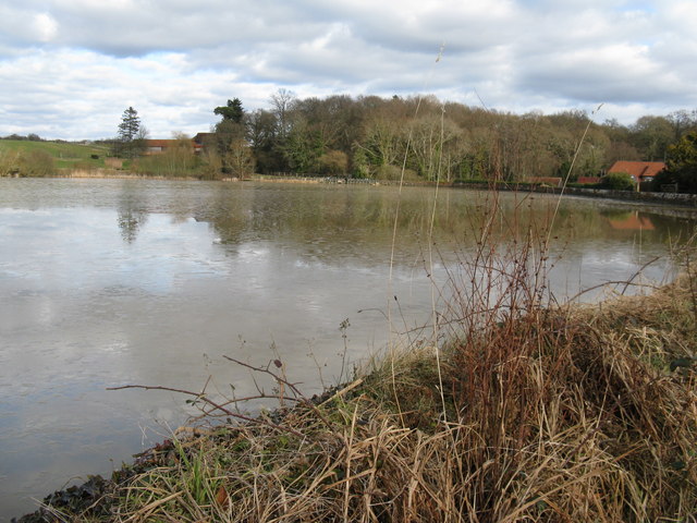 File:Just 'The Lake' - geograph.org.uk - 1165461.jpg