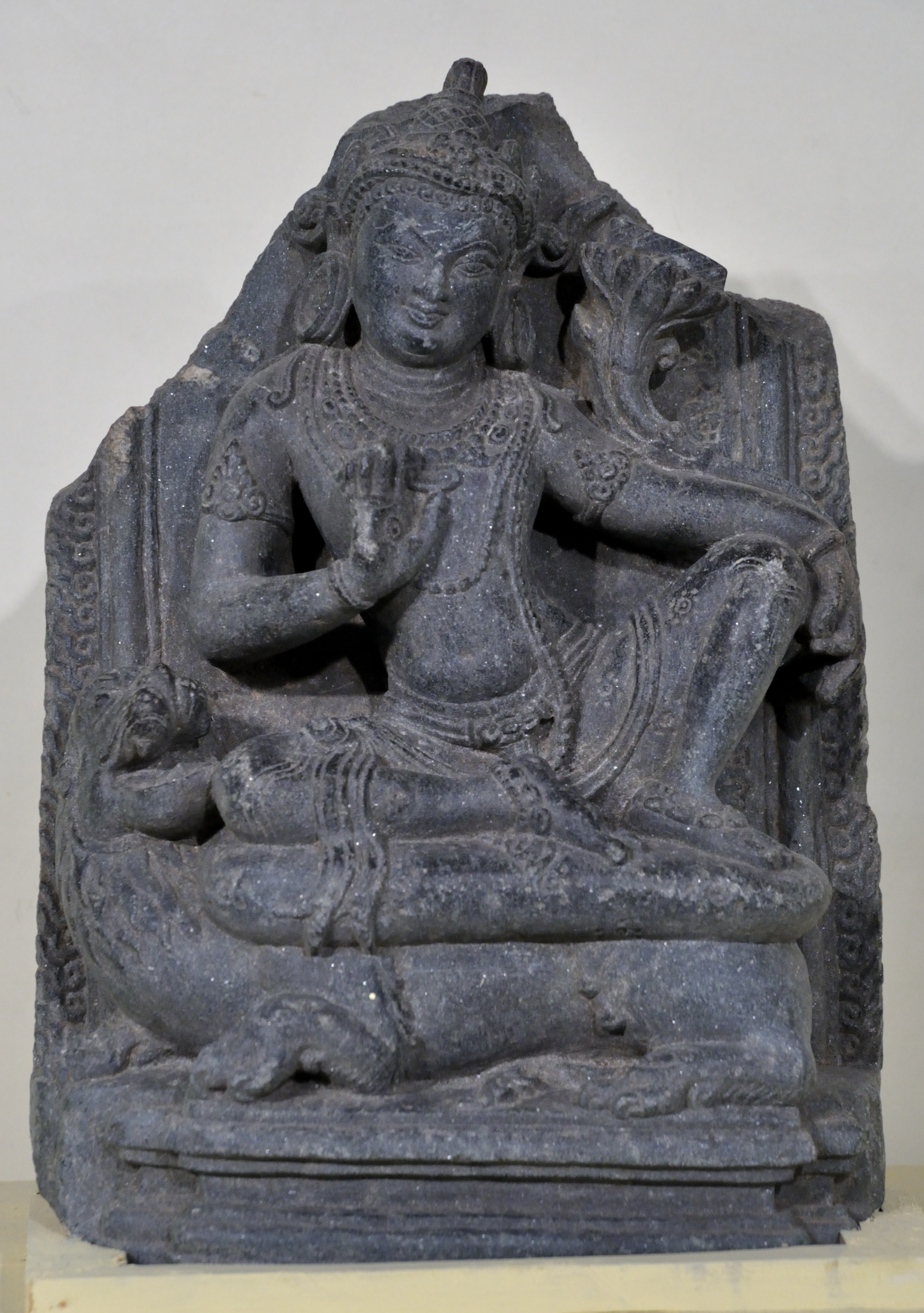 File:Manjusri - Basalt - Pala Period Circa 9th-10th Century AD - Nalanda -  Archaeological Museum - Nalanda - Bihar - Indian Buddhist Art - Exhibition  - Indian Museum - Kolkata 2012-12-21 2304.JPG - Wikimedia Commons