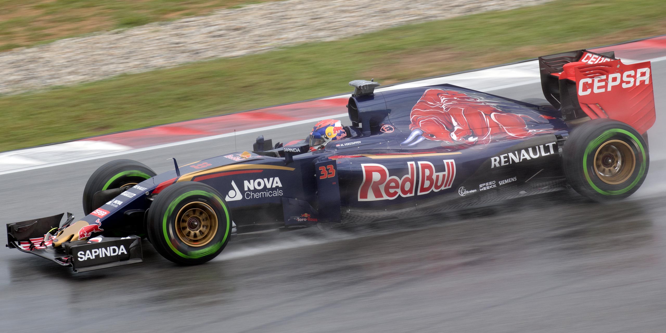 Max_Verstappen_2015_Malaysia_Q2.jpg