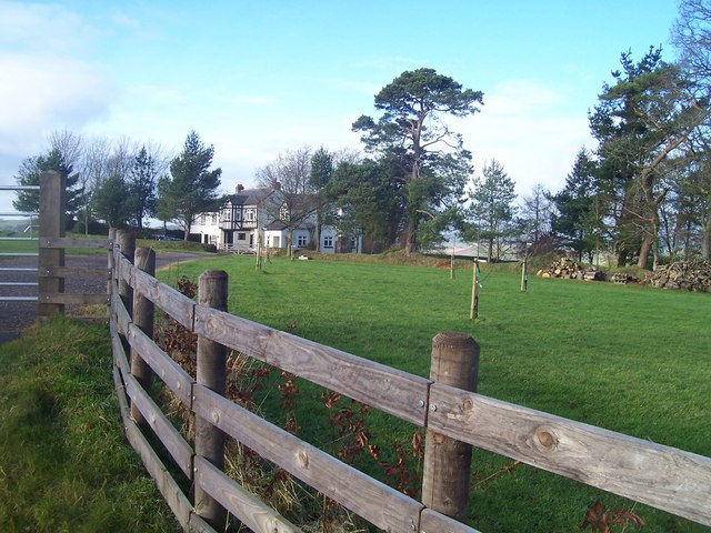 File:Mid Devon , House and Driveway on Exeter Hill - geograph.org.uk - 1265401.jpg