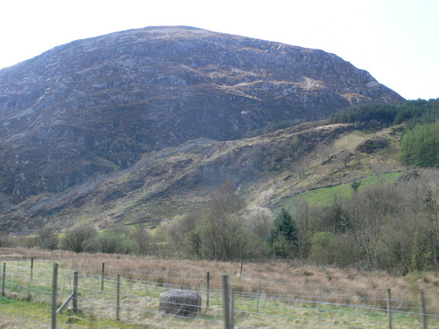 File:Mynydd Mawr from the north-east - geograph.org.uk - 1249027.jpg