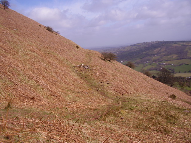 File:Mysterious terrace - geograph.org.uk - 747644.jpg