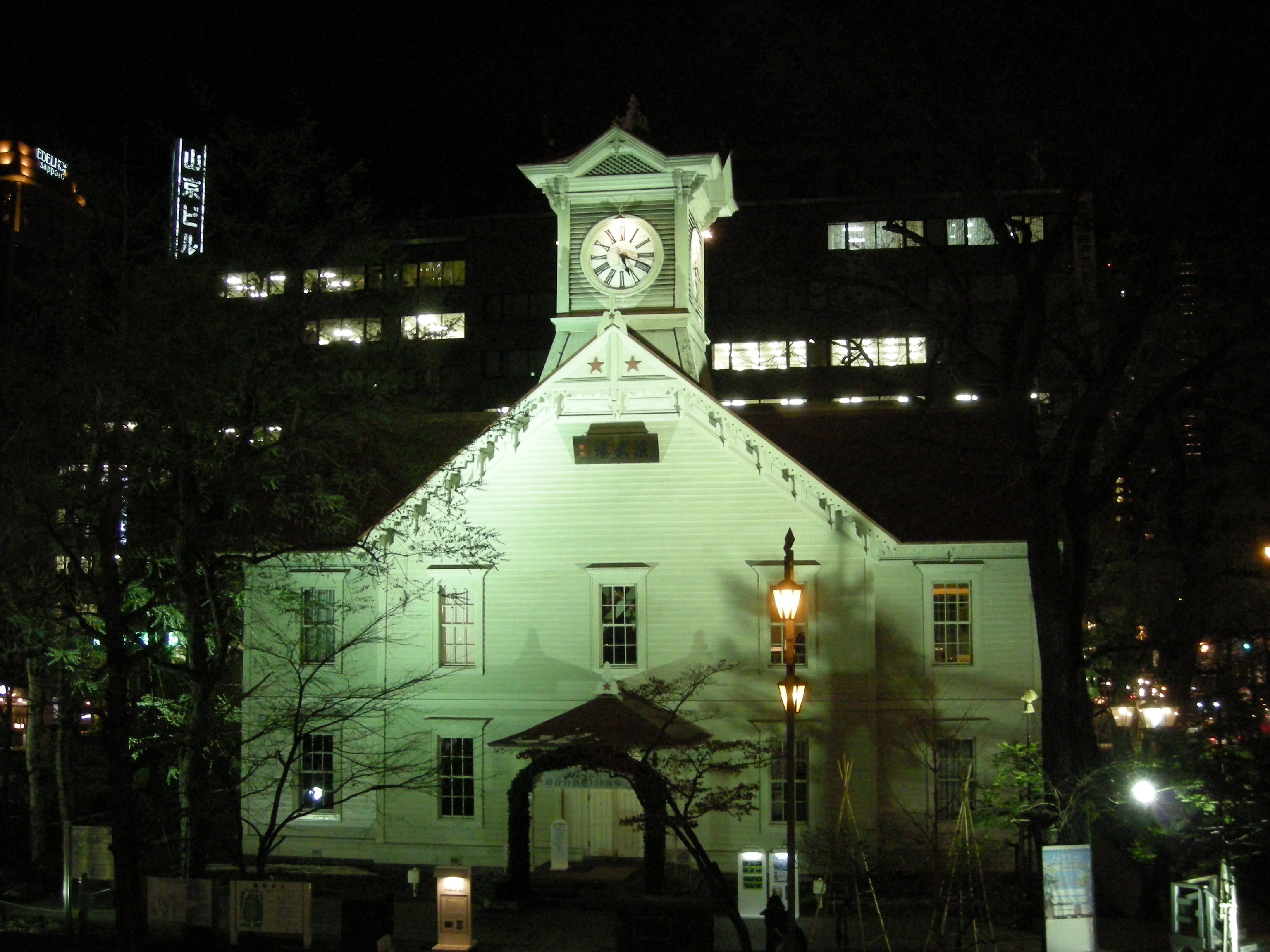 File Night Clock Tower Of Sapporo 札幌時計台 夜 Panoramio Jpg Wikimedia Commons