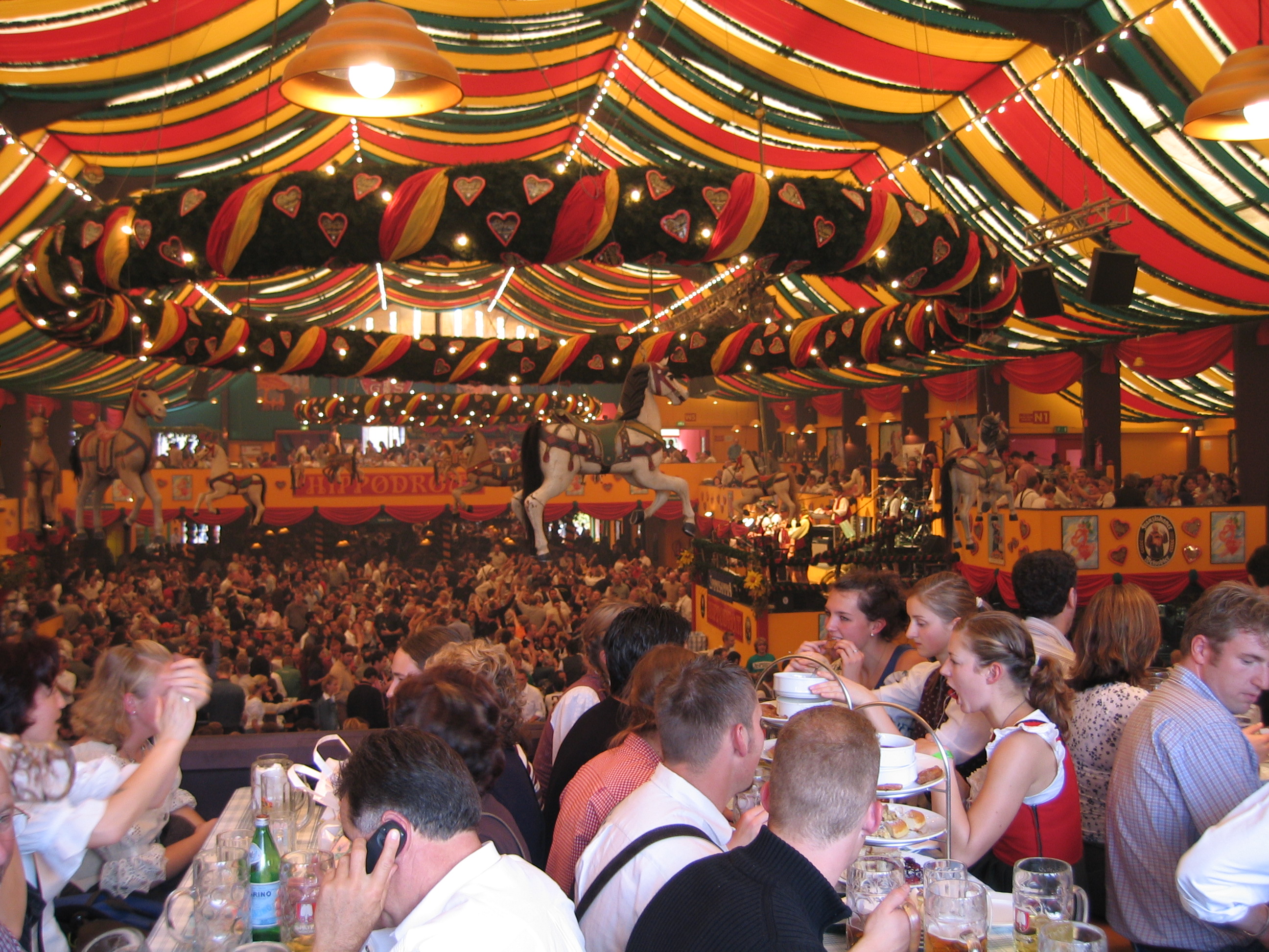 Oktoberfest inside Hippodrom.jpg