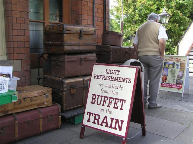 File:Old suitcases, Toddington Railway Station - geograph.org.uk - 1468708.jpg