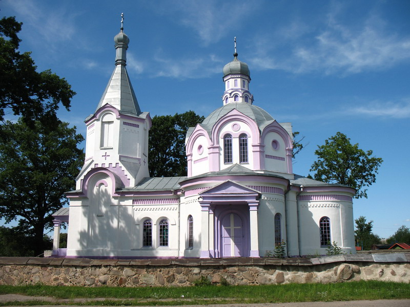 File:Orthodox church in Daŭhinaŭ, Biełaruś.jpg