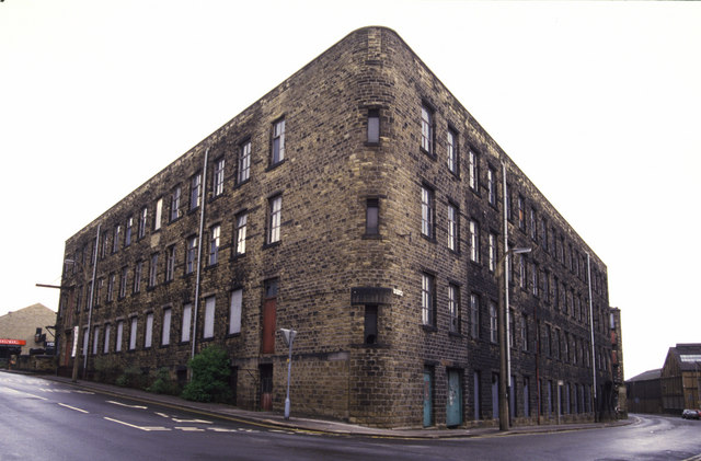 File:Priestroyd Mill, Huddersfield - geograph.org.uk - 702137.jpg