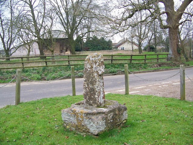 File:Remains of preaching cross, Hammoon - geograph.org.uk - 704033.jpg