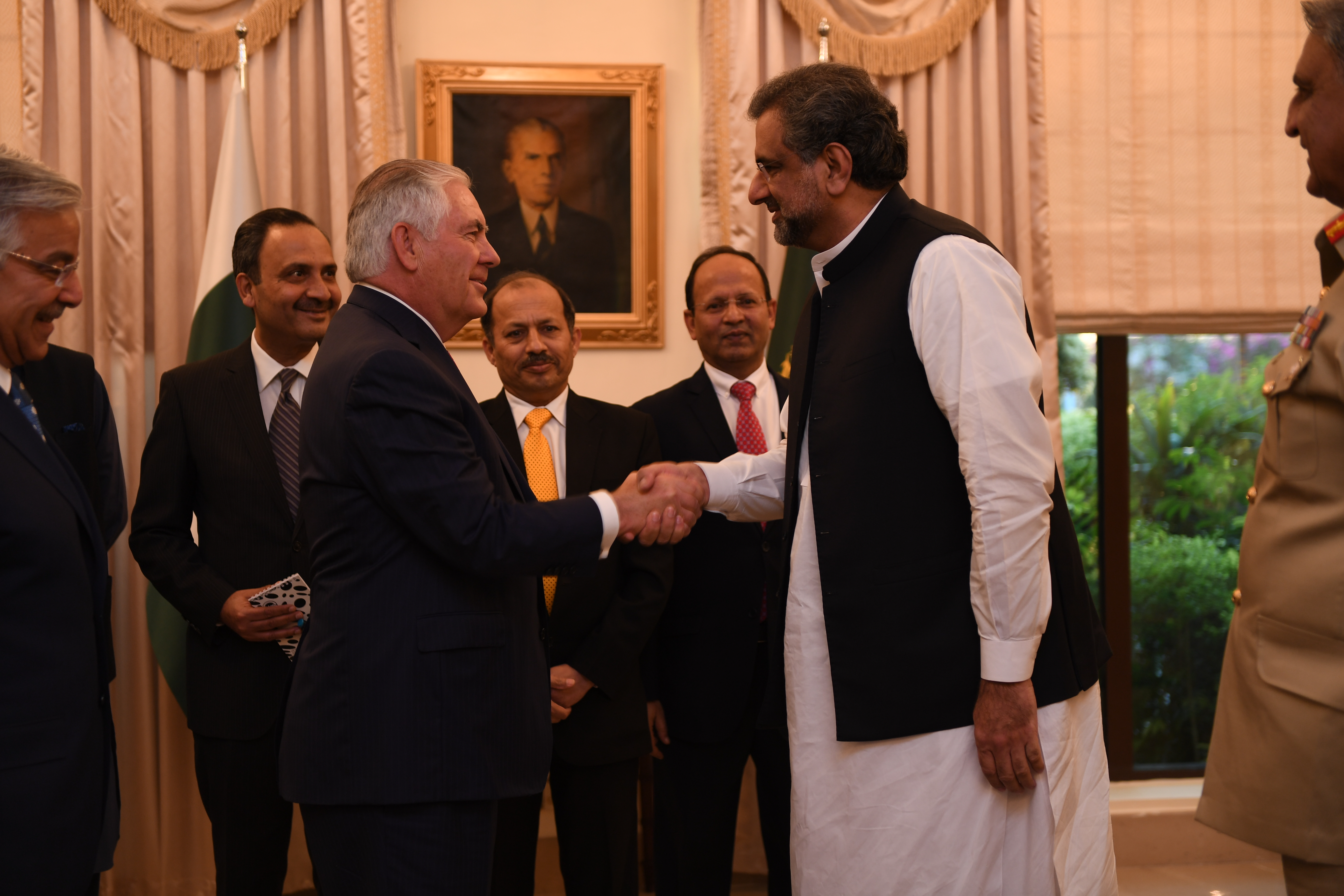 https://upload.wikimedia.org/wikipedia/commons/d/db/Rex_Tillerson_and_Shahid_Khaqan_Abbasi_in_Islamabad%2C_Pakistan_-_2017_%2837852997866%29.jpg