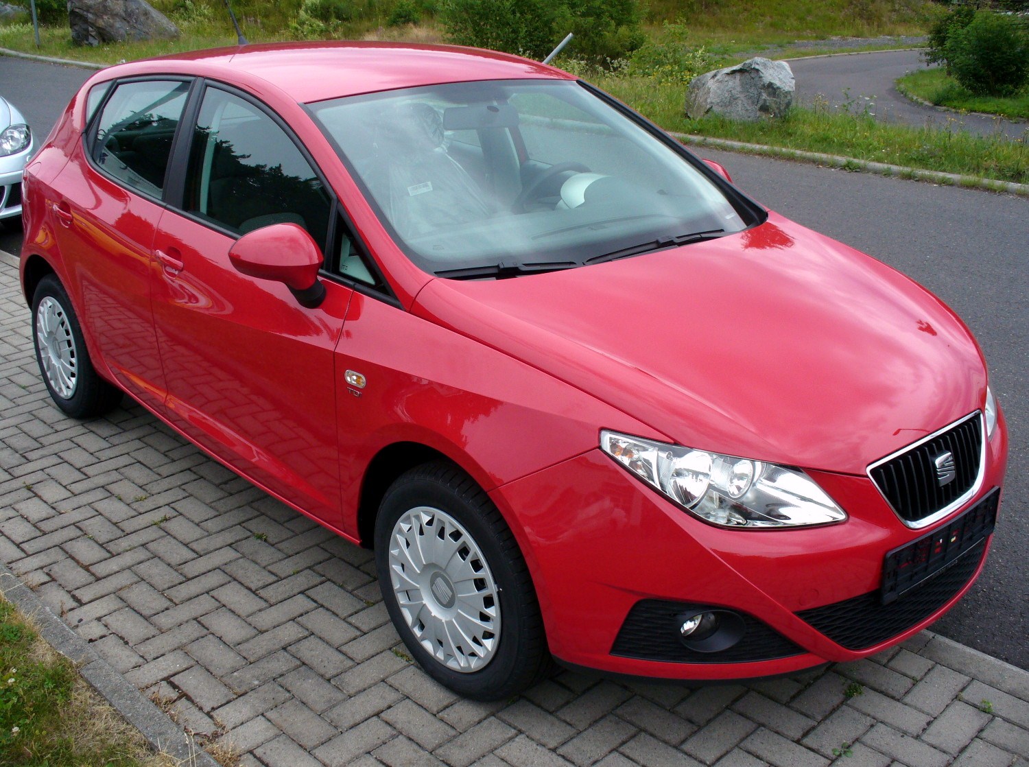 File:Seat Ibiza 6J TDI Emocionrot.JPG - Wikipedia