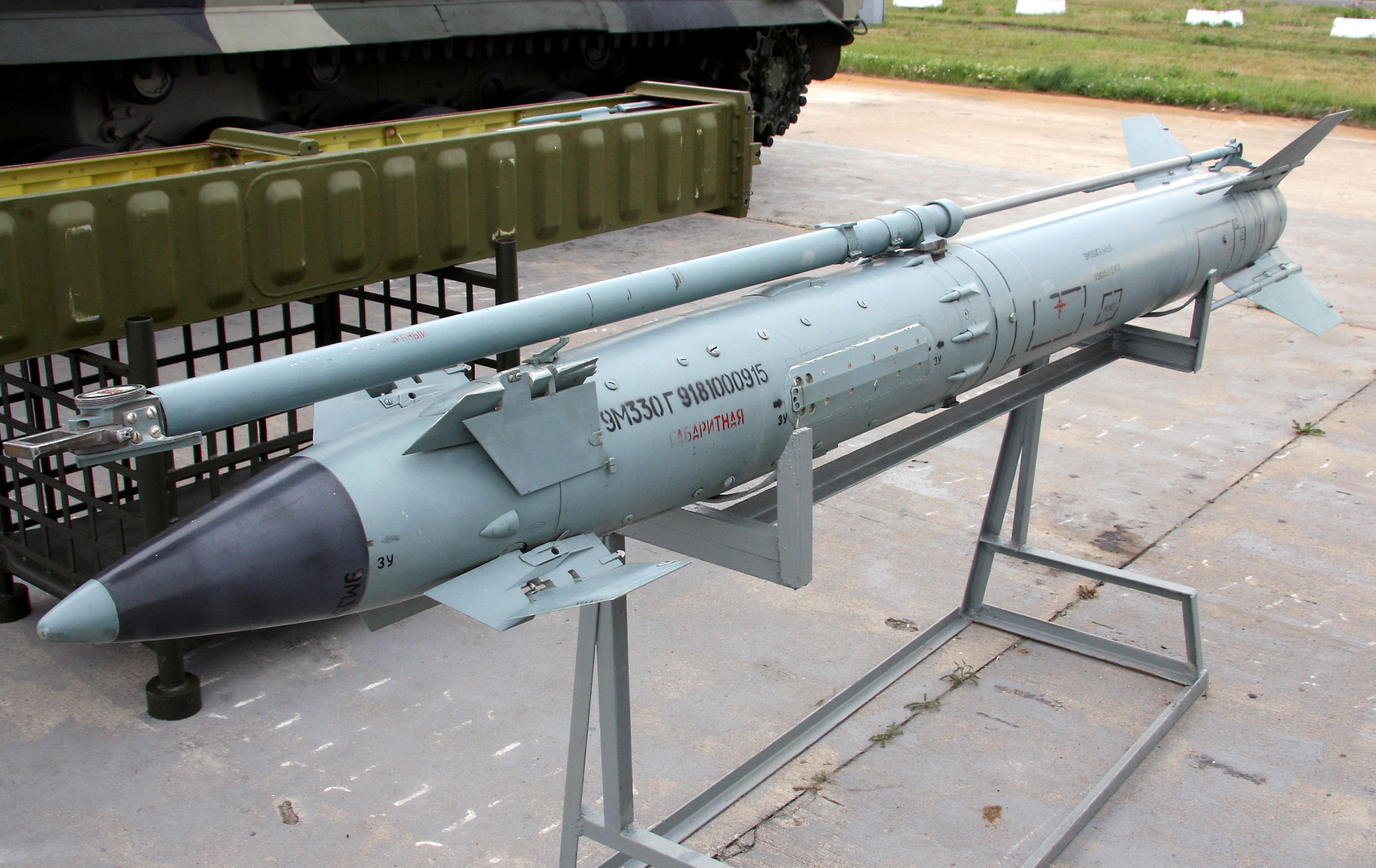 Surface-to-air_guided_missile_9M330.jpg