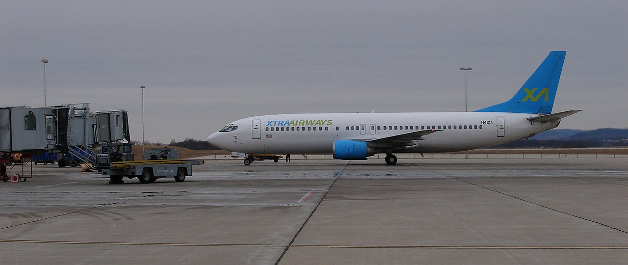 THE 737 at the gate, LSE (360118945).jpg