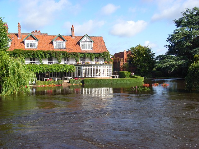 File:The French Horn, Sonning - geograph.org.uk - 510561.jpg