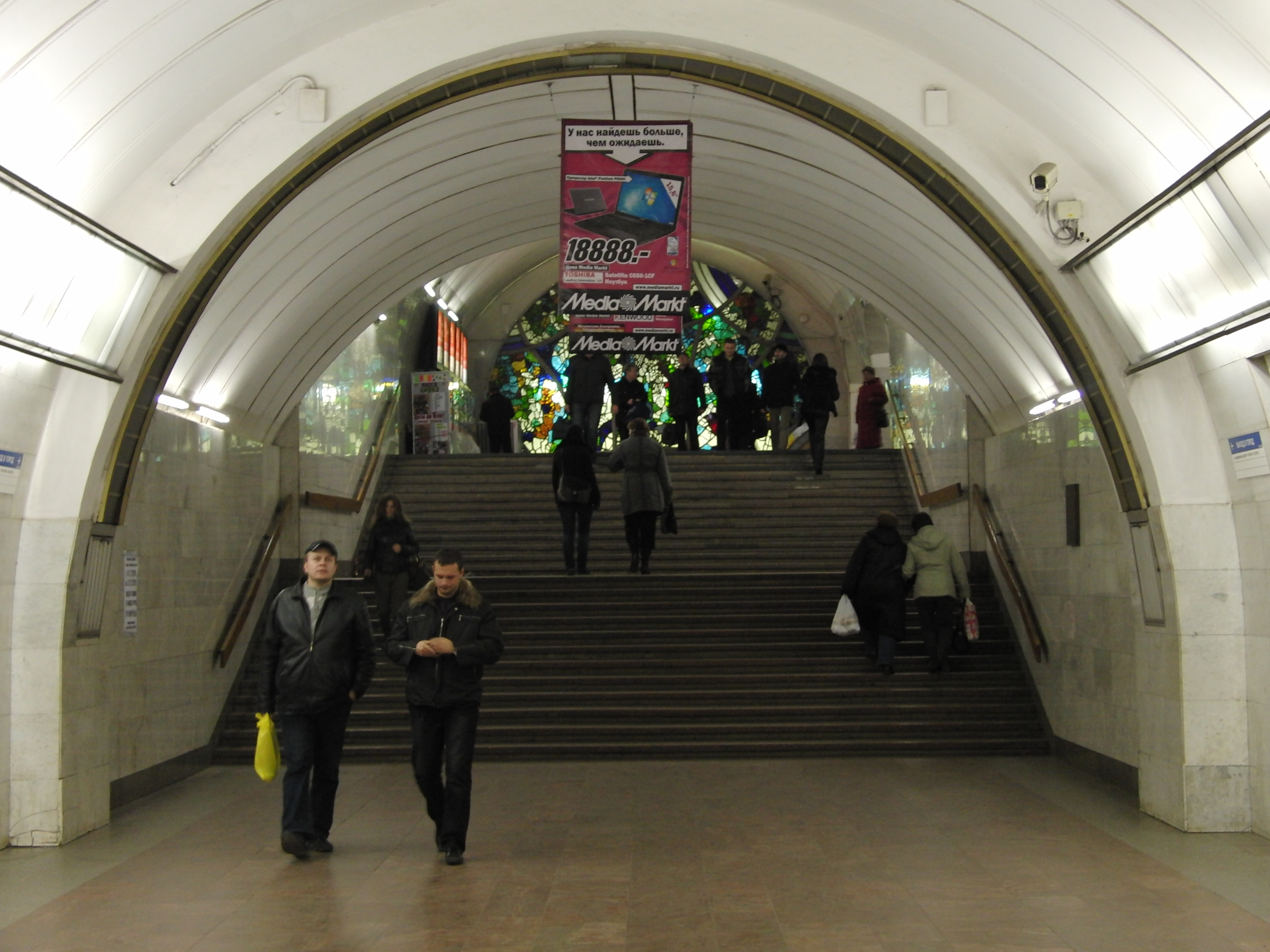 Метро цветной бульвар. Цветной бульвар метро. Москва станция метро цветной бульвар. Станция цветной бульвар переход. Цветной бульвар серая ветка.