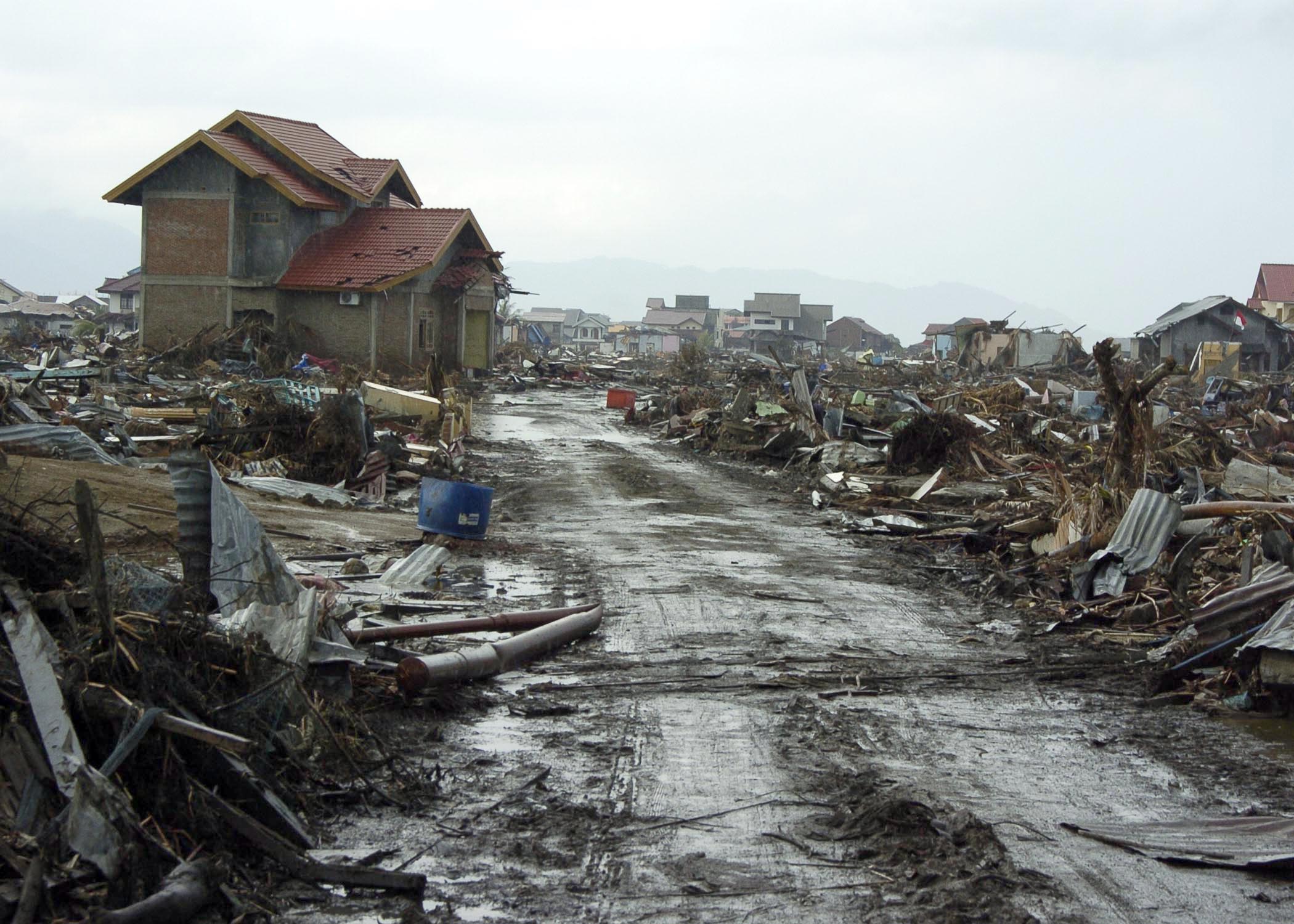 FileUS Navy 050114N6817C092 The aftermath of the Dec. 26 tsunami