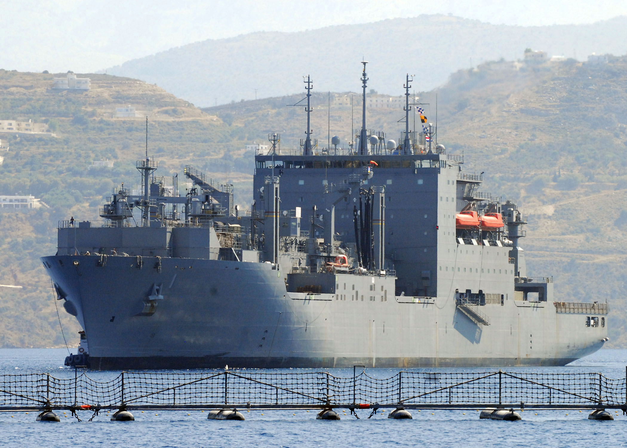 File:US Navy 070724-N-0780F-001 Military Sealift Command dry cargo