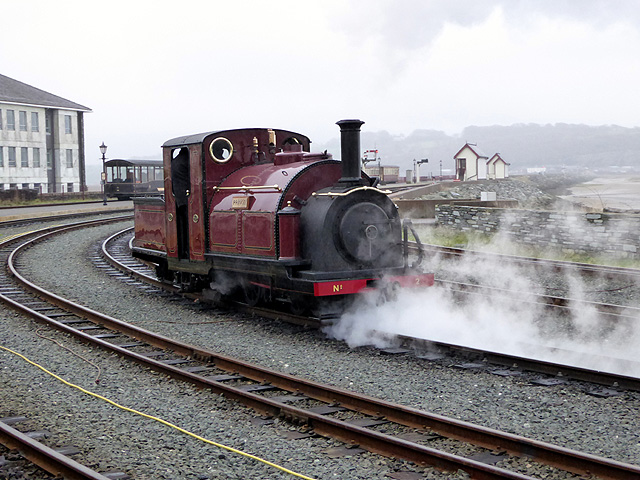 File:'Prince' running to its train at Harbour Station - geograph.org.uk - 5605009.jpg