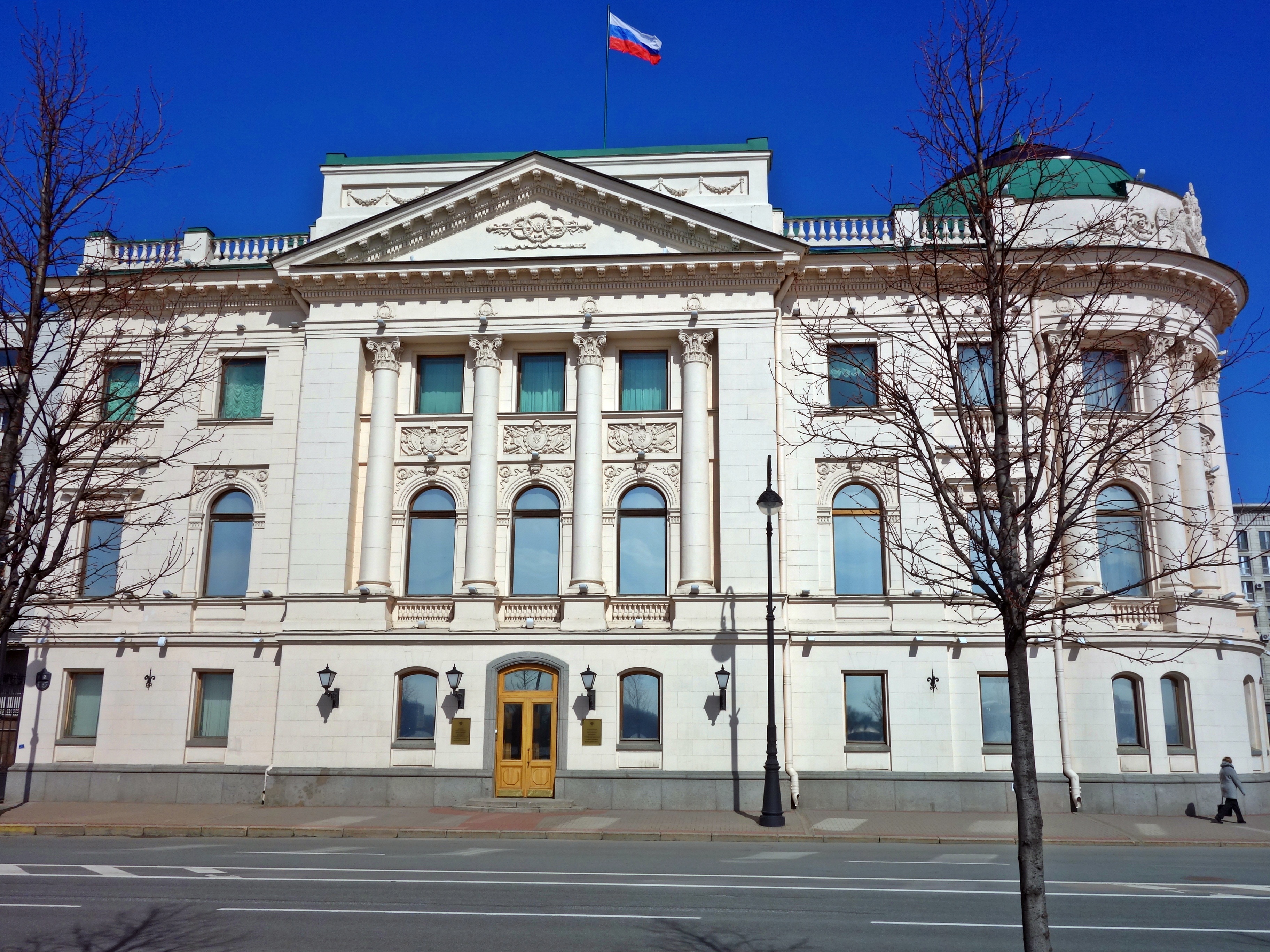 Налоговая петроградского. Резиденция полпреда Петровская набережная. Дворец Великого князя Николая Николаевича Петровская набережная. Петровская наб 2. Архитектор хренов дворец Николая Николаевича.