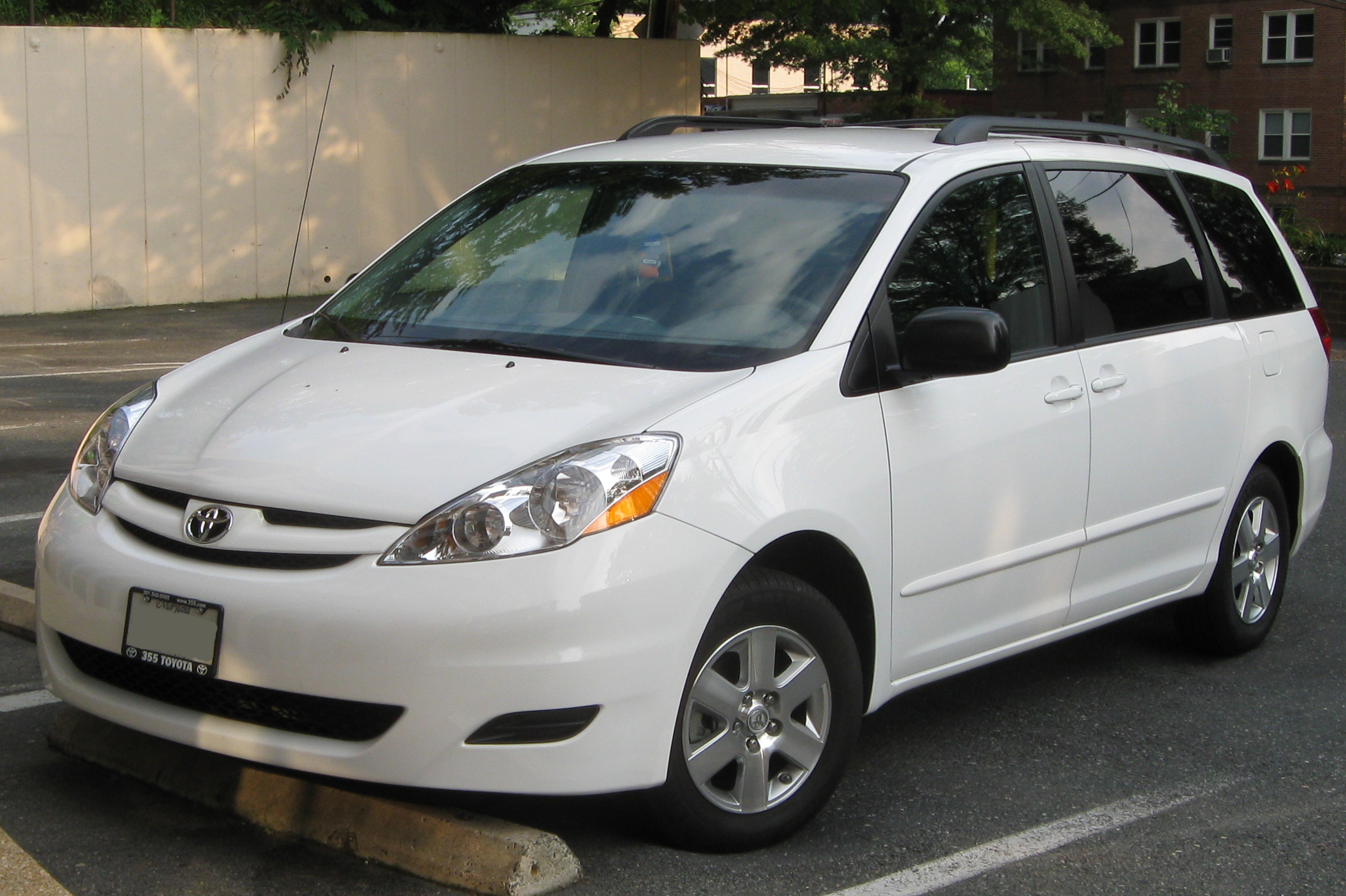 07 Toyota sienna le