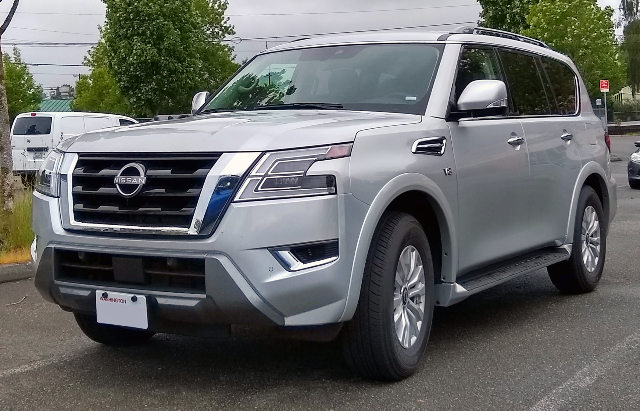https://upload.wikimedia.org/wikipedia/commons/d/dc/2021_Nissan_Armada_SV_%28United_States%29_front_view_%28cropped%29.jpg