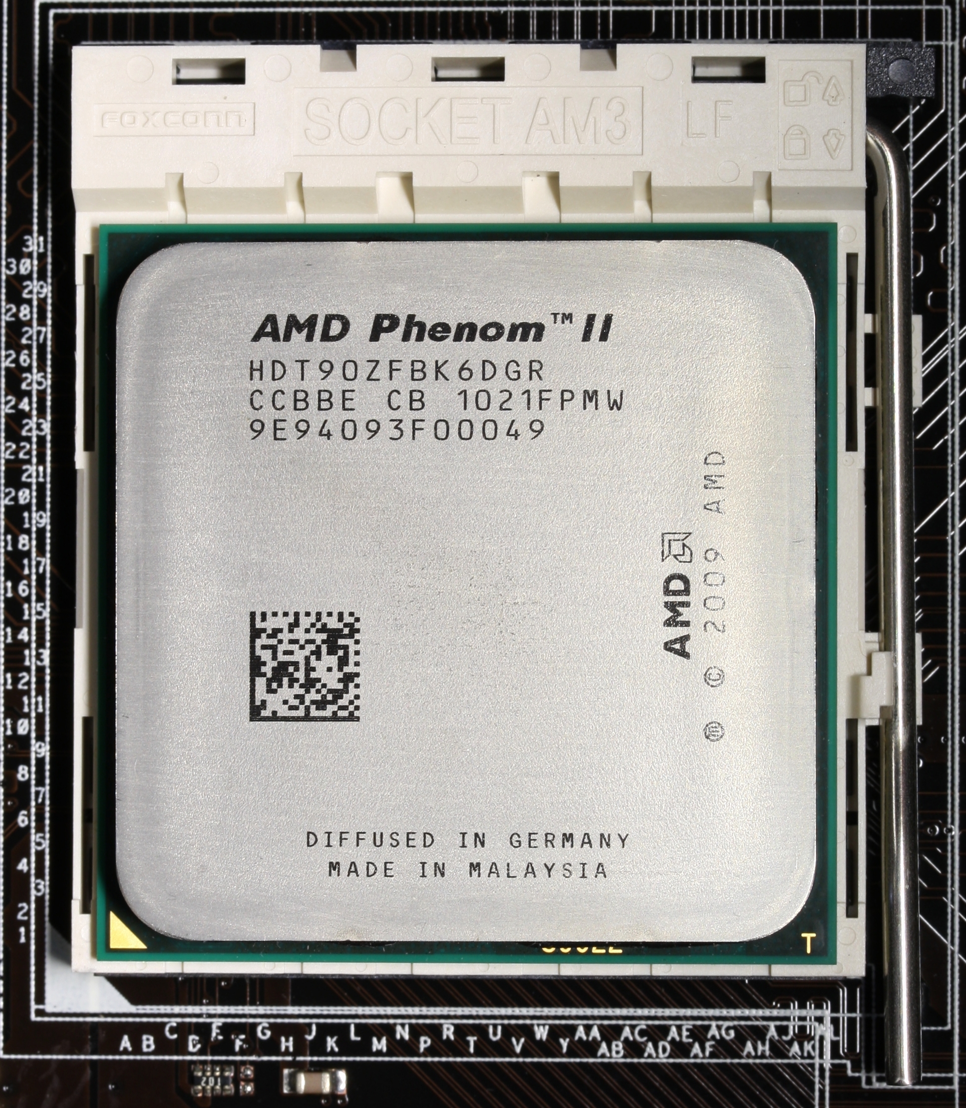 File:AMD AM3 CPU Socket-top closed - with AMD Phenom II X6 1090T  (HDT90ZFBK6DGR) CPU PNr°0300.jpg - Wikimedia Commons