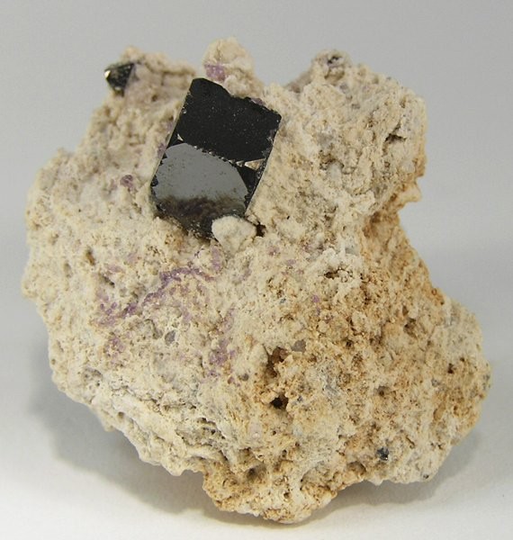 File:Bixbyite-229793.jpg