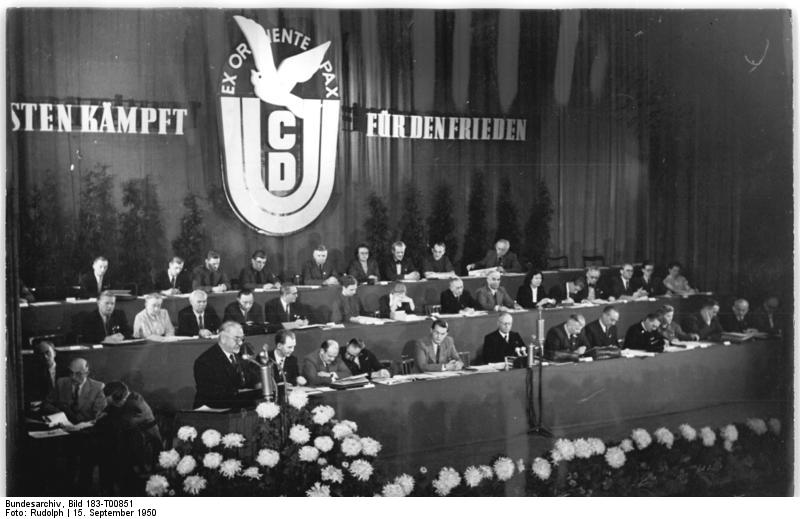 File:Bundesarchiv Bild 183-T00851, Berlin, 5. CDU-Jahrestagung (Parteitag), Präsidium.jpg