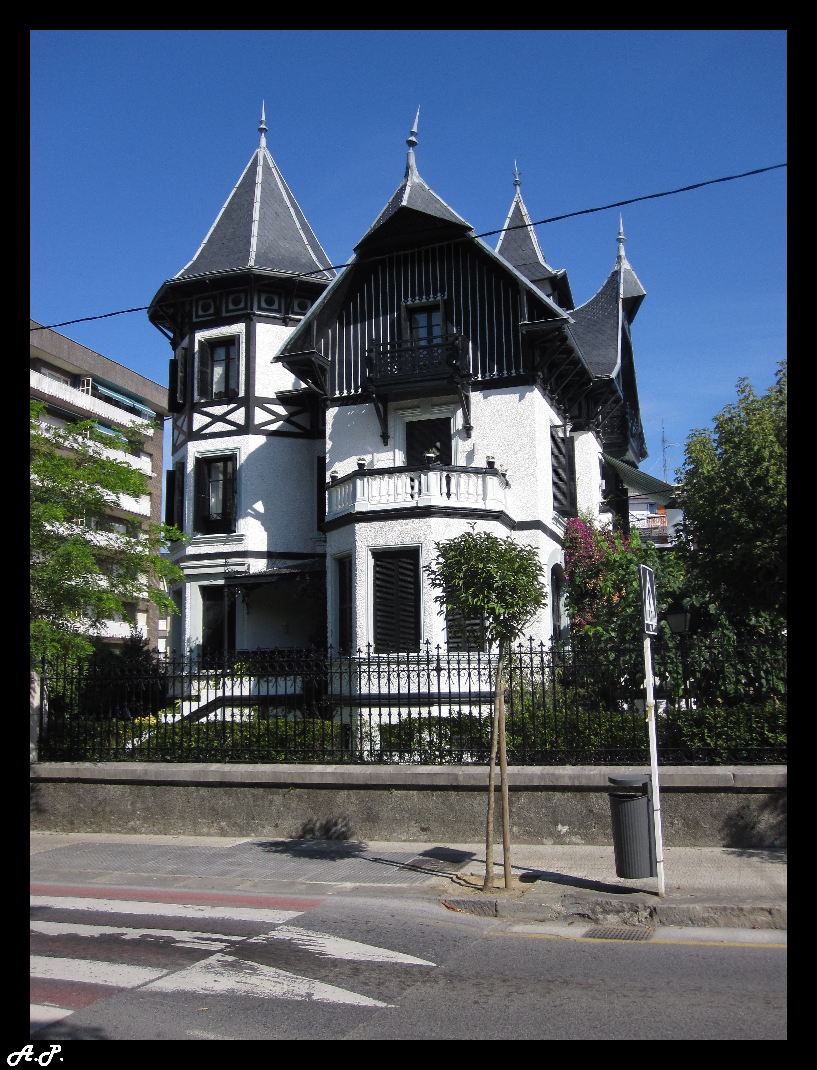 File Casa En Castro Urdiales Cantabria 3993676352 Jpg Wikimedia Commons