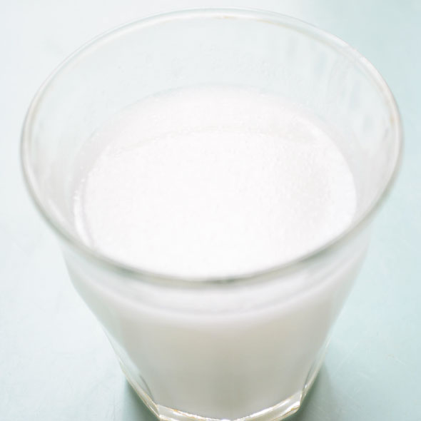 File:Glass of milk.jpg - Wikimedia Commons