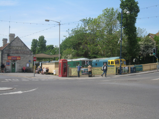 File:End of the line - geograph.org.uk - 2487911.jpg