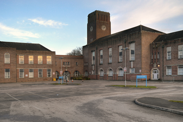 File:Former Grammar School, Wigan.jpg