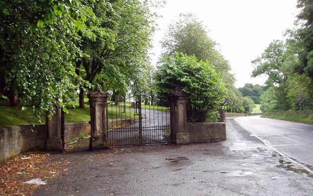 File:Gates to Neilston Cemetery - geograph.org.uk - 1422442.jpg