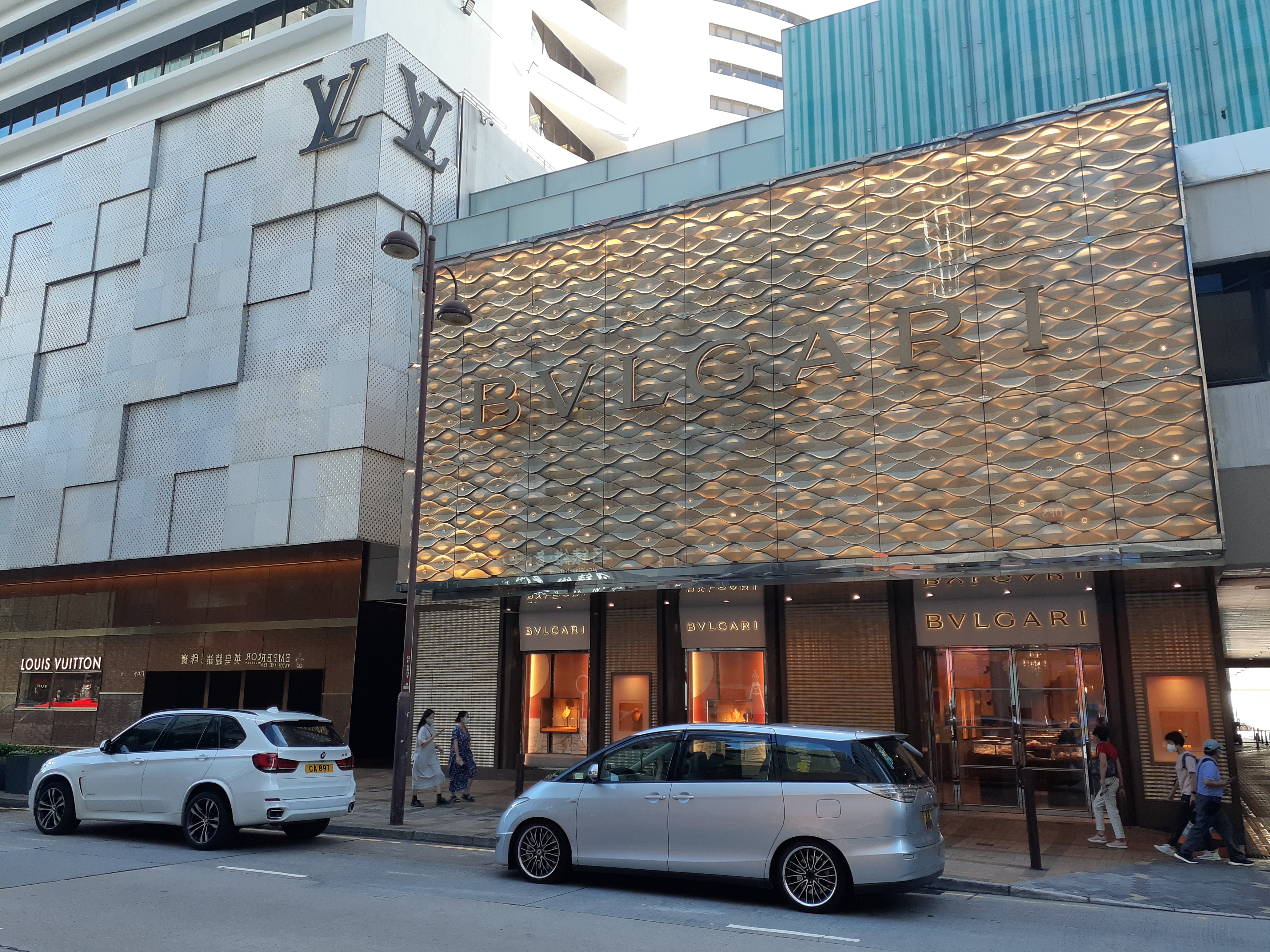 Love My Bags - Louis Vuitton Canton Road Tsim Sha Tsui in Hong Kong for  #storefrontsaturdays #teamLMBtravels . . . . . . #travel #louisvuitton  #louisvuittonstorefront #designer #storefront #bag #asia #hongkong #hk  #tsimshatsui #TST