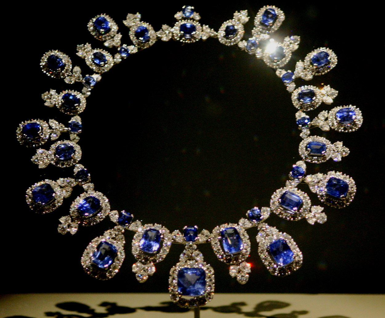 Hall Sapphire Necklace 01