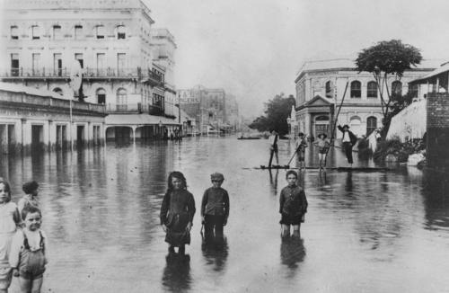 File:Intersection of Adelaide and Creek Streets, Brisbane 1893 flood.jpg