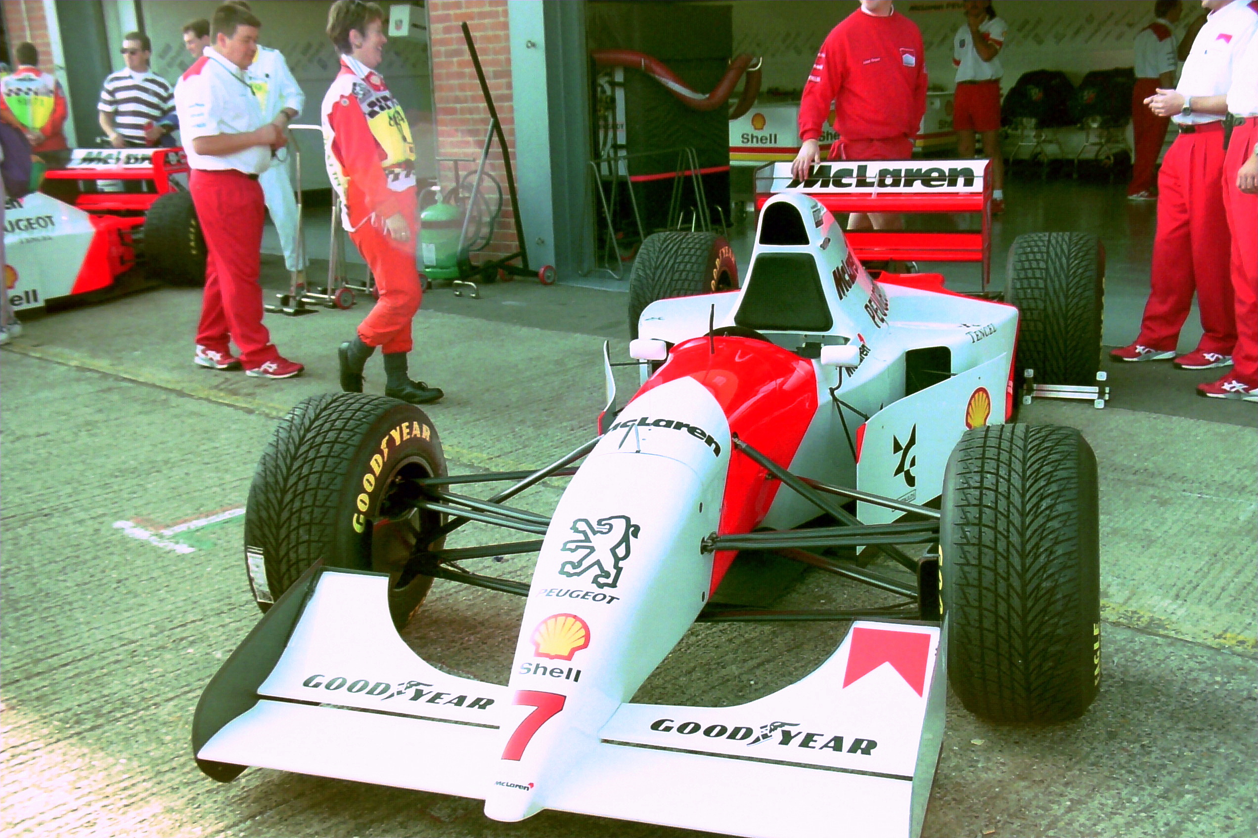 File:Mclaren MP4-9 at the 1994 British Grand Prix (32500291106