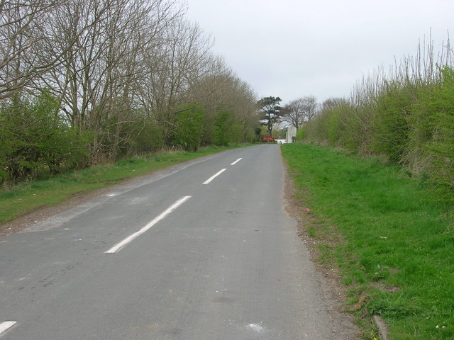 File:Minor Road Towards the Old Mill Hotel - geograph.org.uk - 1258613.jpg